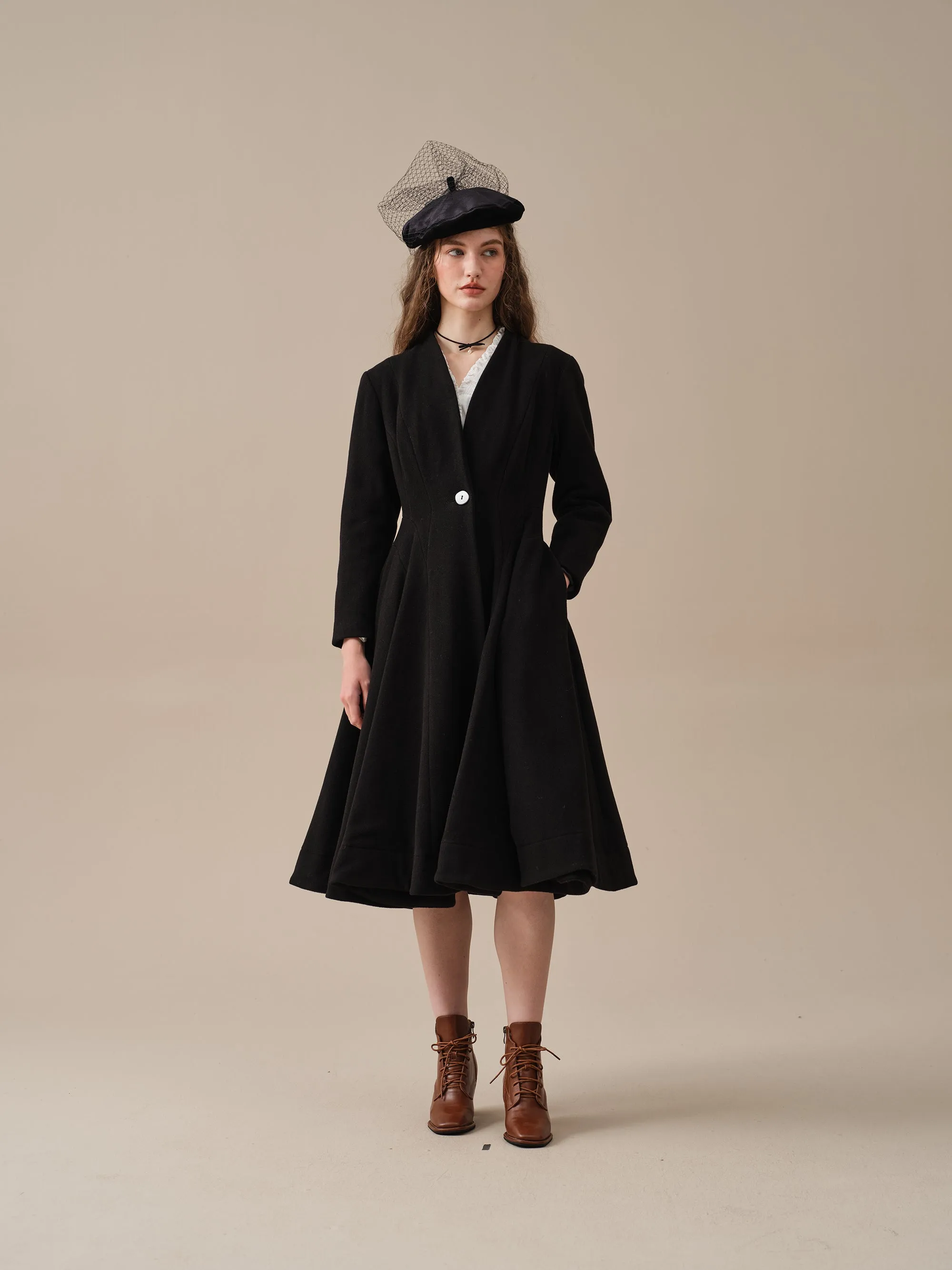 LITTLE WOMEN 22 | WOOL COAT IN BLACK