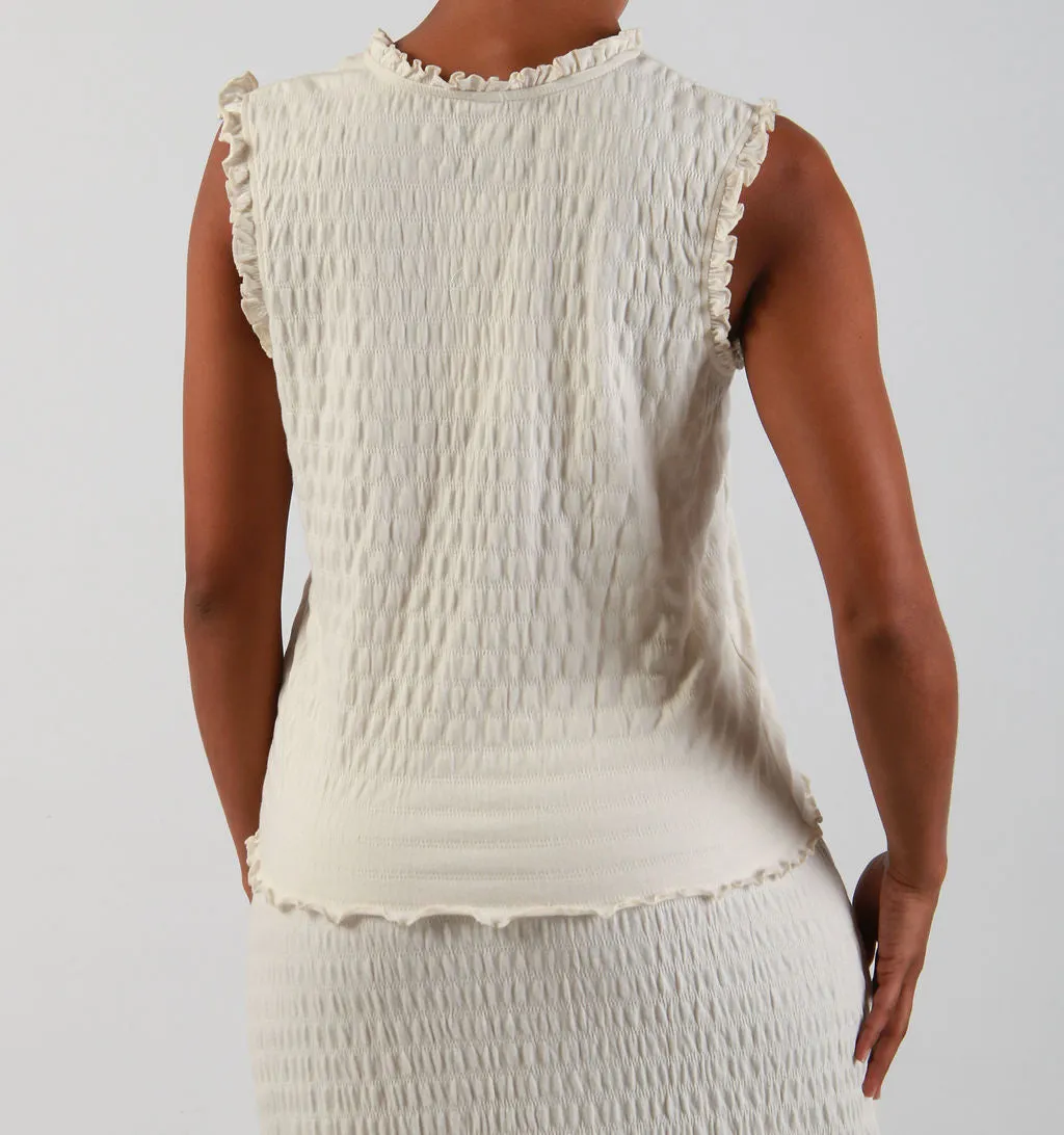 SLEEVE LESS TEXTURE KNIT TOP – CREAM